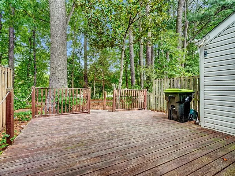 122 Sterling Ct — Photo 18