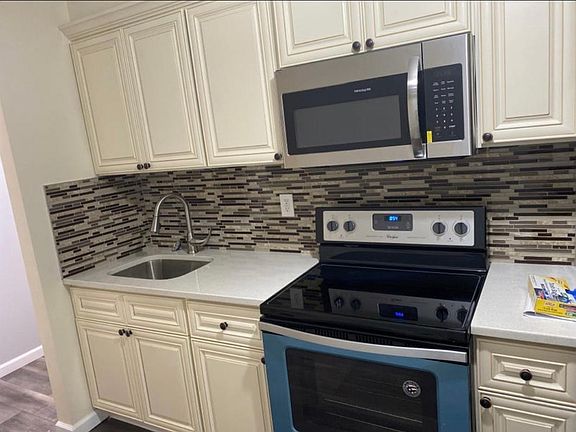 2nd image of 2268 Hampden Pl #2