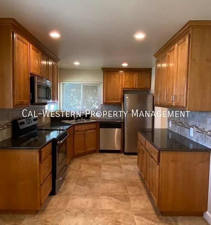1st image of 141 Warren Dr #1