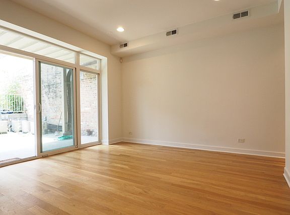 3rd image of 1919 W Armitage Ave APT 1R