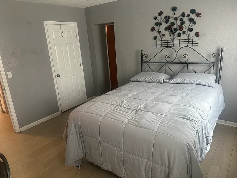 2710 Strong Ave #203 — Photo 15