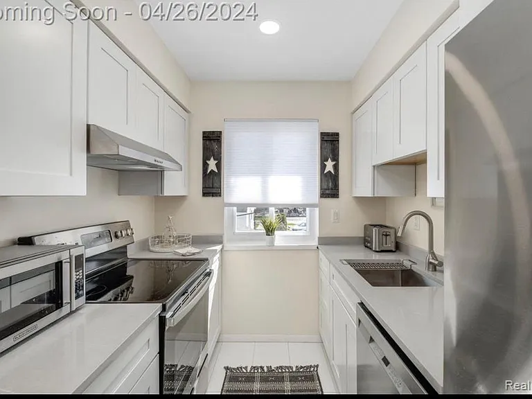 1723 E Forteen Mile Rd #D — Photo 5