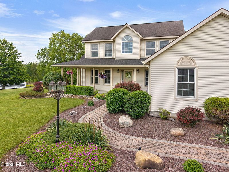 3rd image of 137 Trillium Lane