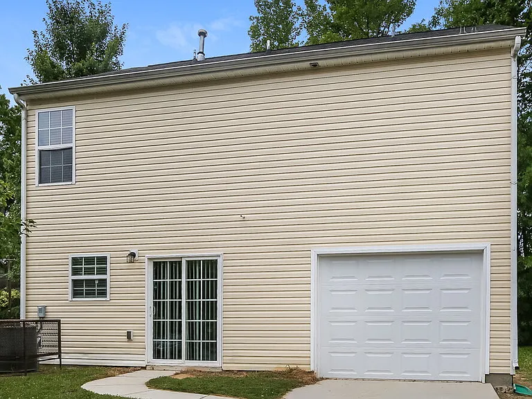 3832 Glory St — Photo 16