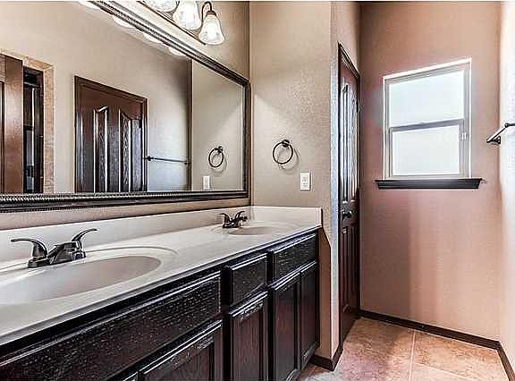 4th image of 12330 Vesper Ct