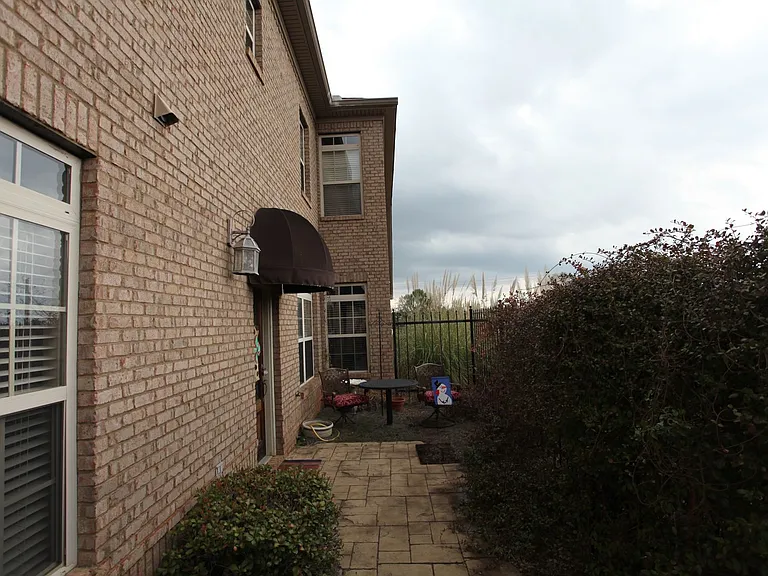 1072 Runningvine Ln — Photo 2