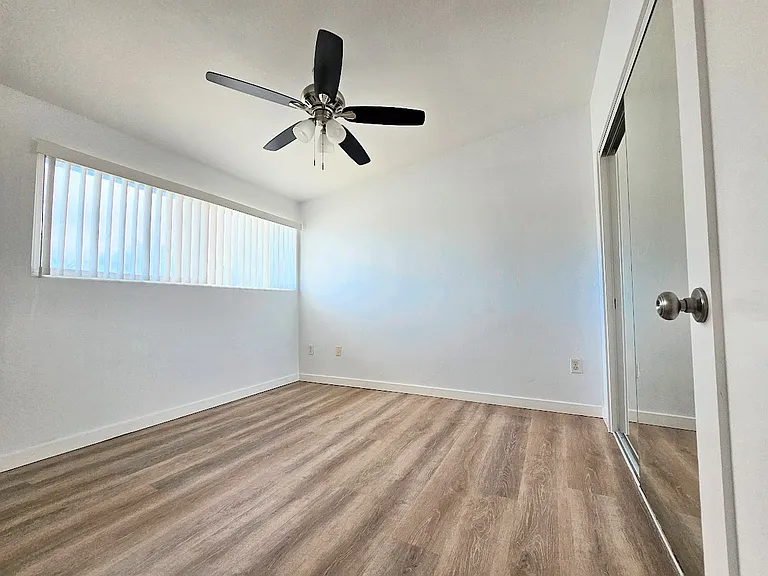4960 Coronado Ave #6 — Photo 12
