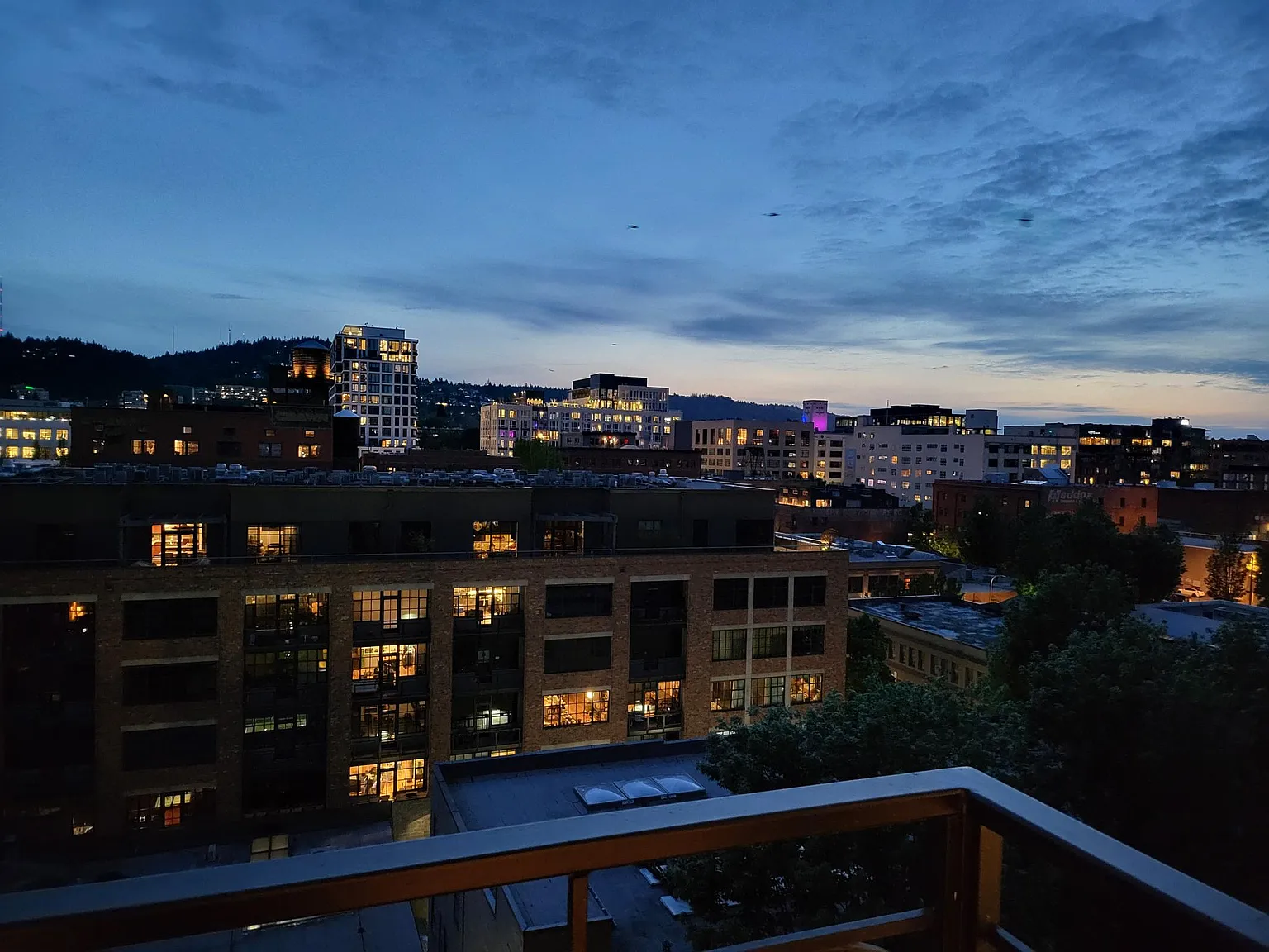 1 bed, 944 sqft, $2,415 — Photo 2