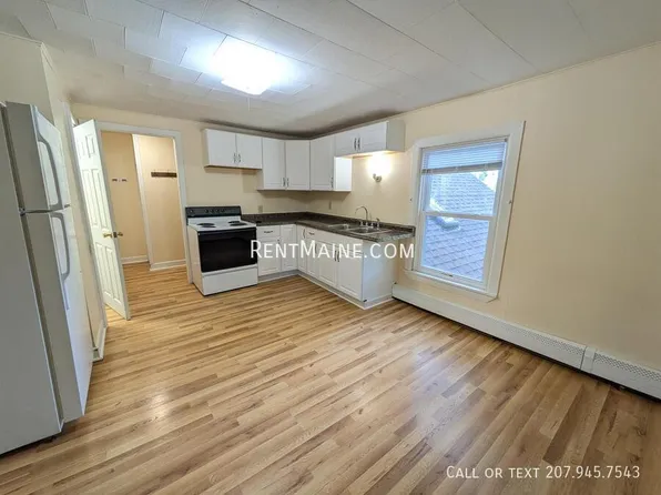 28B Autumn St, Bangor, ME 04401