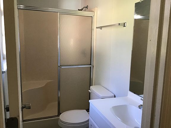 4th image of 108 Westwood Cir APT B
