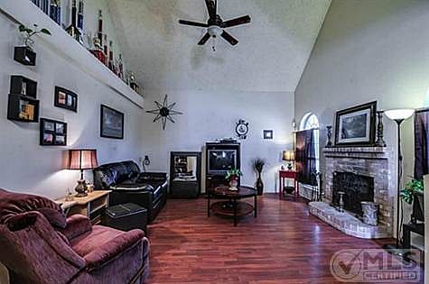 3rd image of 1721 Creekbend Dr