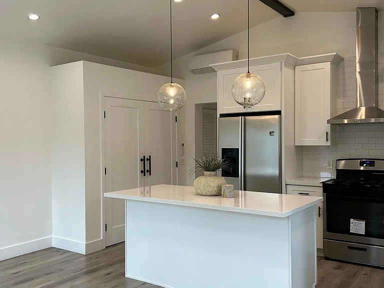 20637 Kittridge St — Photo 15