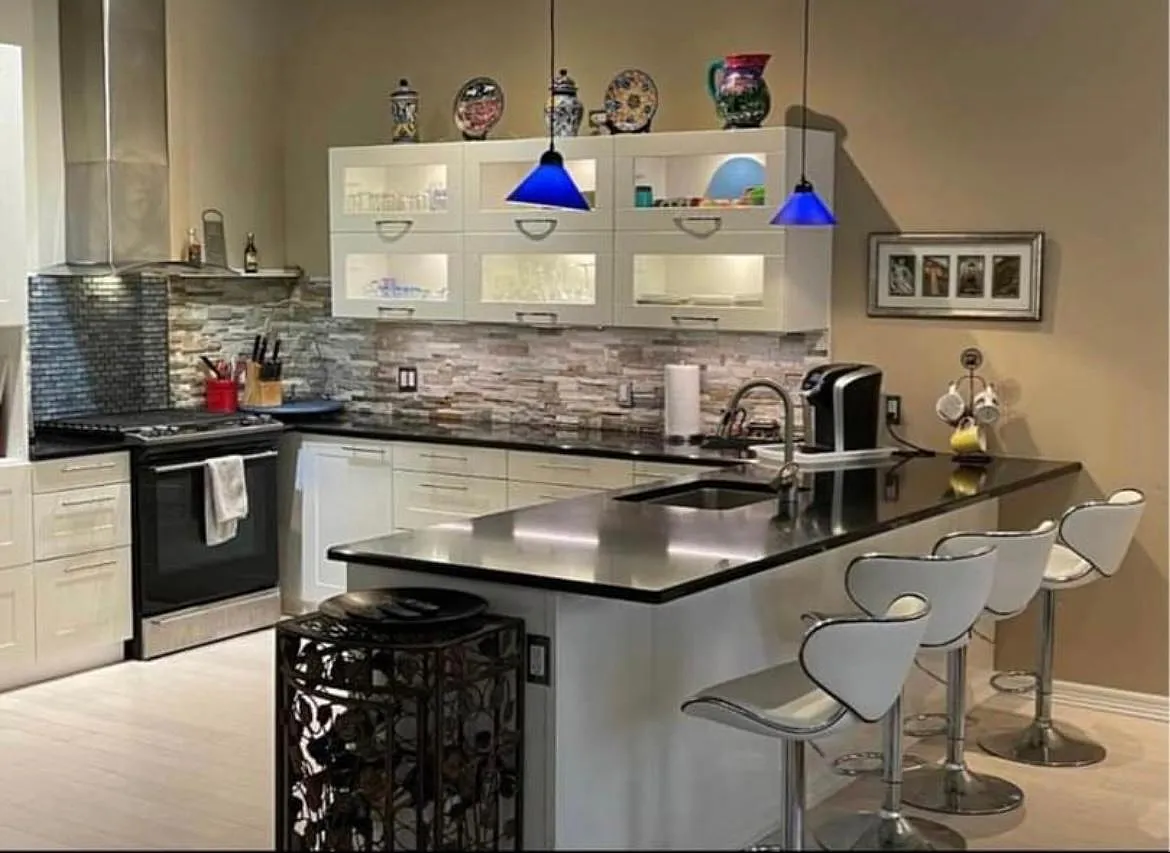 3 bed, 2200 sqft, $2,200 — Photo 1