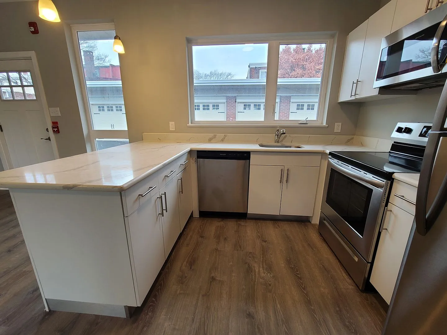 5524 Pulaski Avenue - 5 — Photo 4