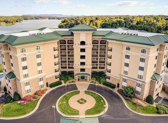 2nd image of 100 Bridgewater Pointe Place Smith Mountain Ln #205
