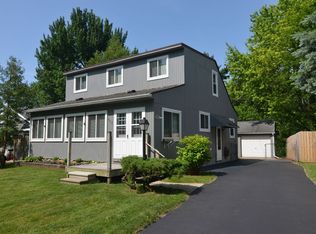 322 Ascot Rd, Waterford, MI 48328