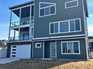 152 Henning Dr, Camano Island, WA 98282