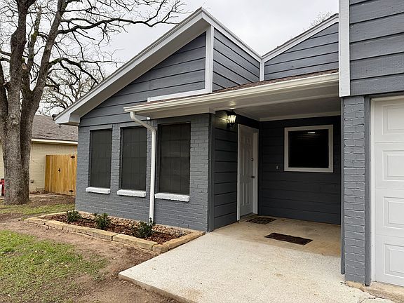 2nd image of 1005 San Saba Dr