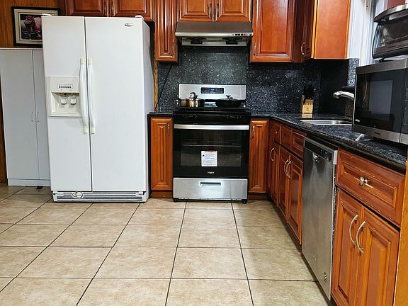5th image of 43372 Ellsworth St
