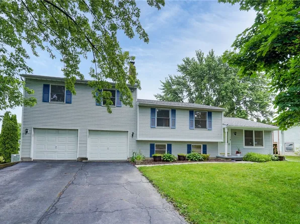 22 Wildherd Dr, Henrietta, NY 14467