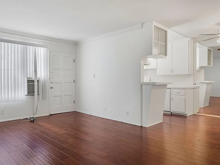 426 S Rexford Dr #5 — Photo 9