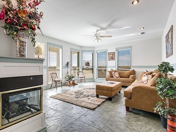 3rd image of 5 Southridge Dr