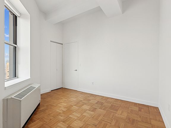 5th image of 20 Exchange Pl APT 4802
