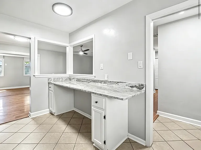 210 E Chickasaw Rd — Photo 5