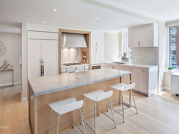 5th image of 212 Warren St APT 6B