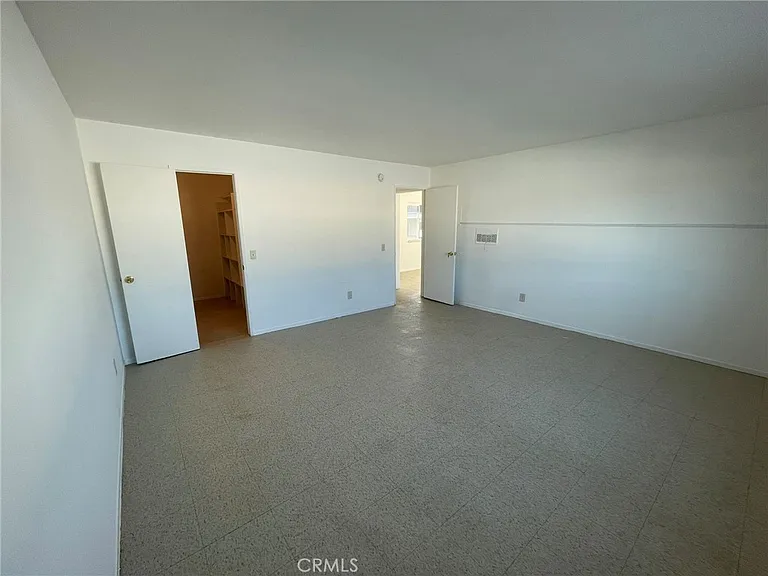 8800 Cedros Ave #111 — Photo 12