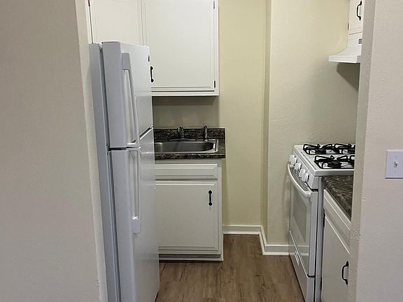 5th image of 1144 Douglas Ave APT 11