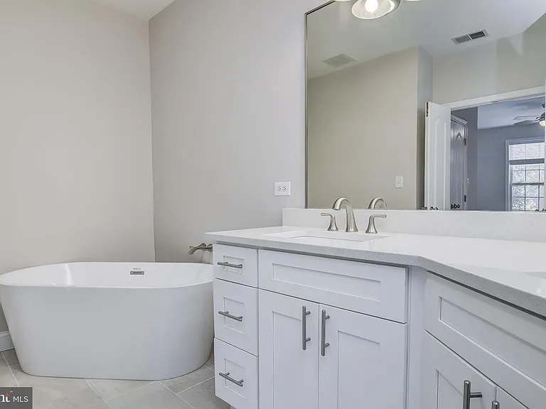 305 Redland Blvd #101 — Photo 29