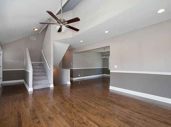 5th image of 2618 W 98th St