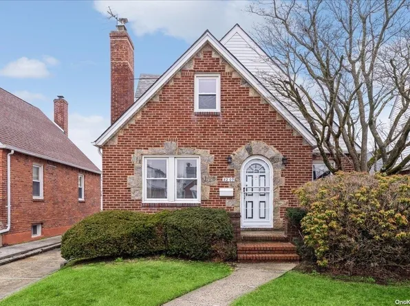 82-09 256th Street, Floral Park, NY 11004