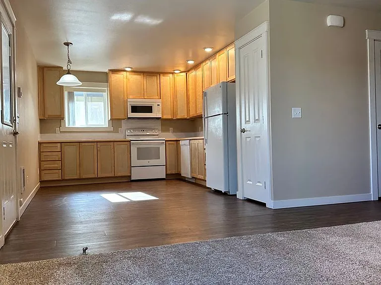 2225 N Airport Rd — Photo 2