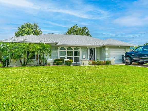 3rd image of 727 SE Calmoso Drive