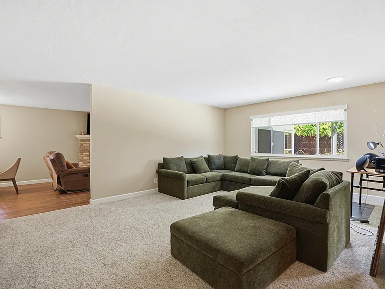4657 Brenda Cir — Photo 7