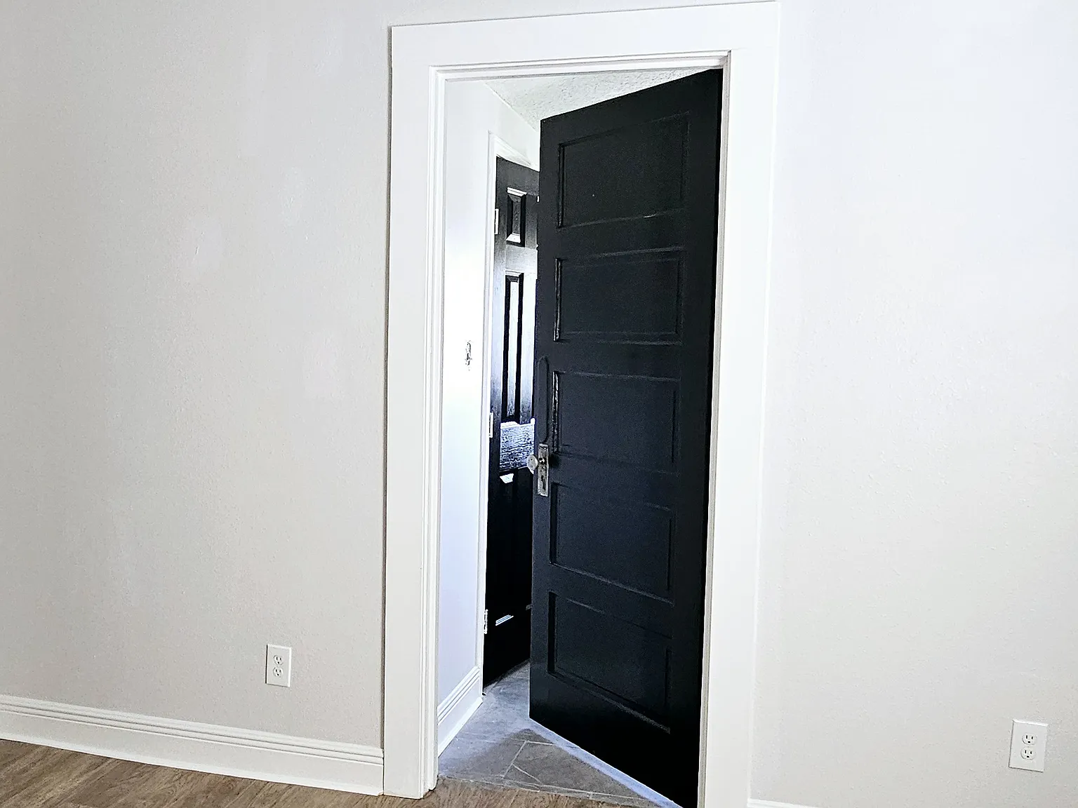 10140 Hayne Blvd — Photo 2