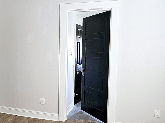 2nd image of 10140 Hayne Blvd #D