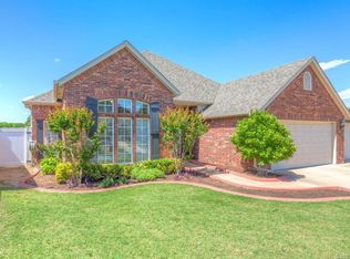 404 E Wichita Ct N, Broken Arrow, OK 74012