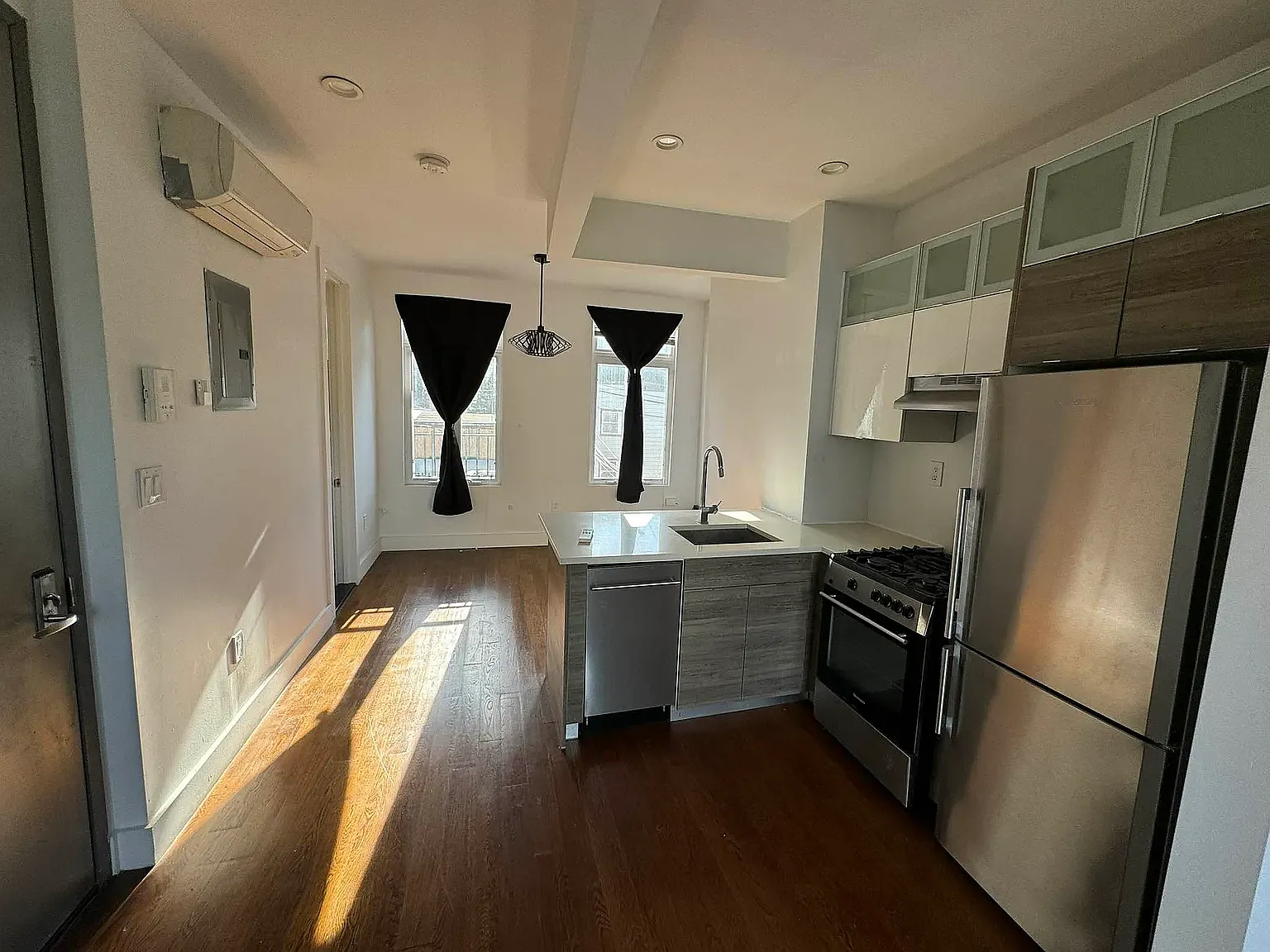 38 Catherine Street — Photo 4
