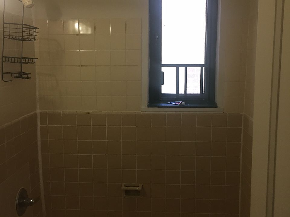 2nd image of 1595 Unionport Rd APT 7G