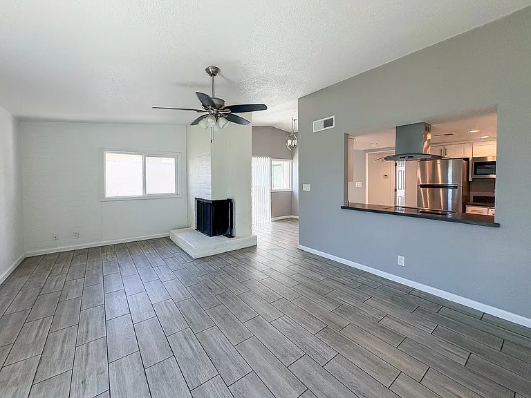 4202 N 27th St #11 — Photo 2
