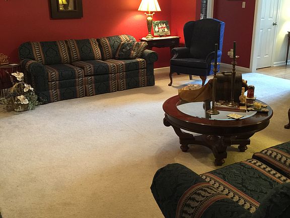 Formal living room 1/3