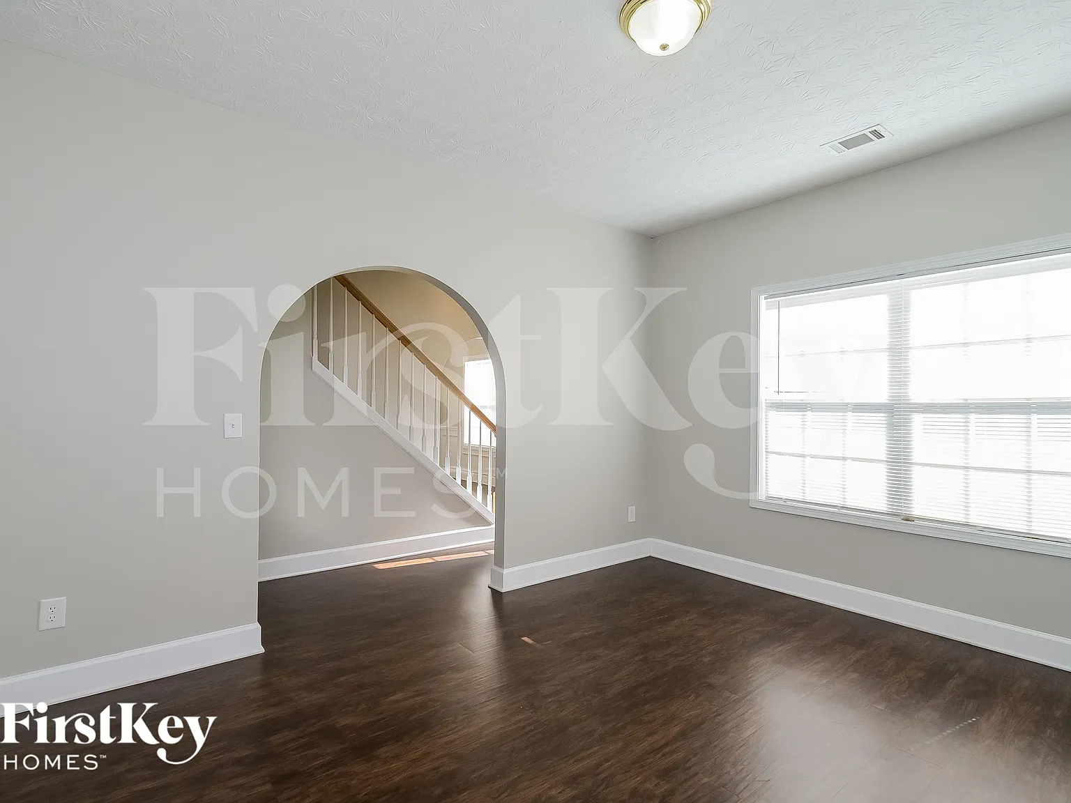 4 bed, 2.5 bath, 2516 sqft, $2,595 — Photo 2