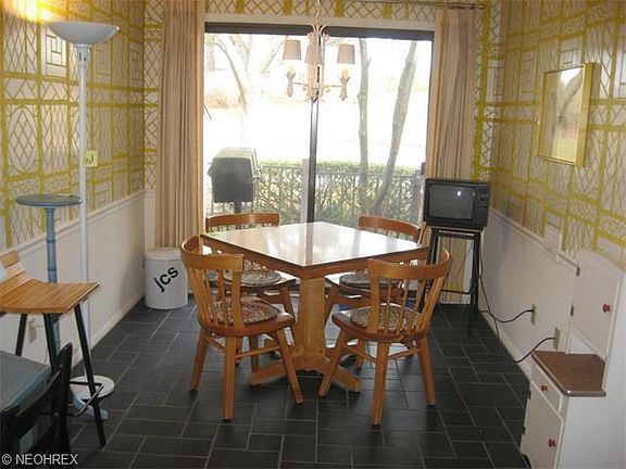5th image of 167 Court Dr
