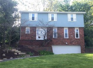 2879 Abbey Ln, South Park, PA