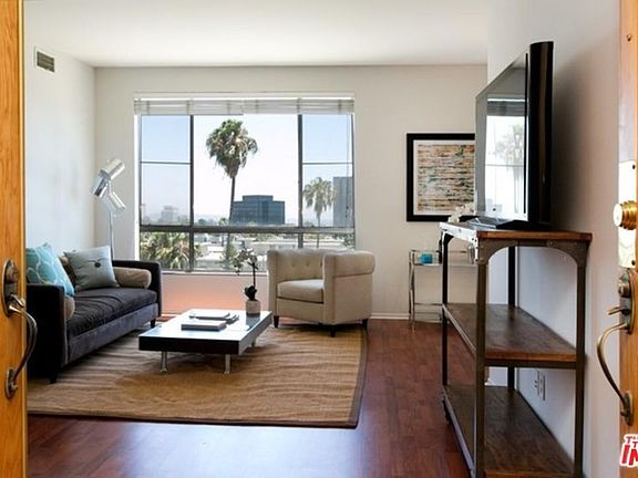 2nd image of 622 S Barrington Ave APT 504