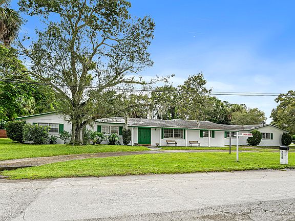 3rd image of 4050 Greenwood Drive