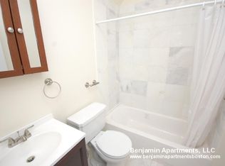 172 Fuller St #1R, Brookline, MA 02446